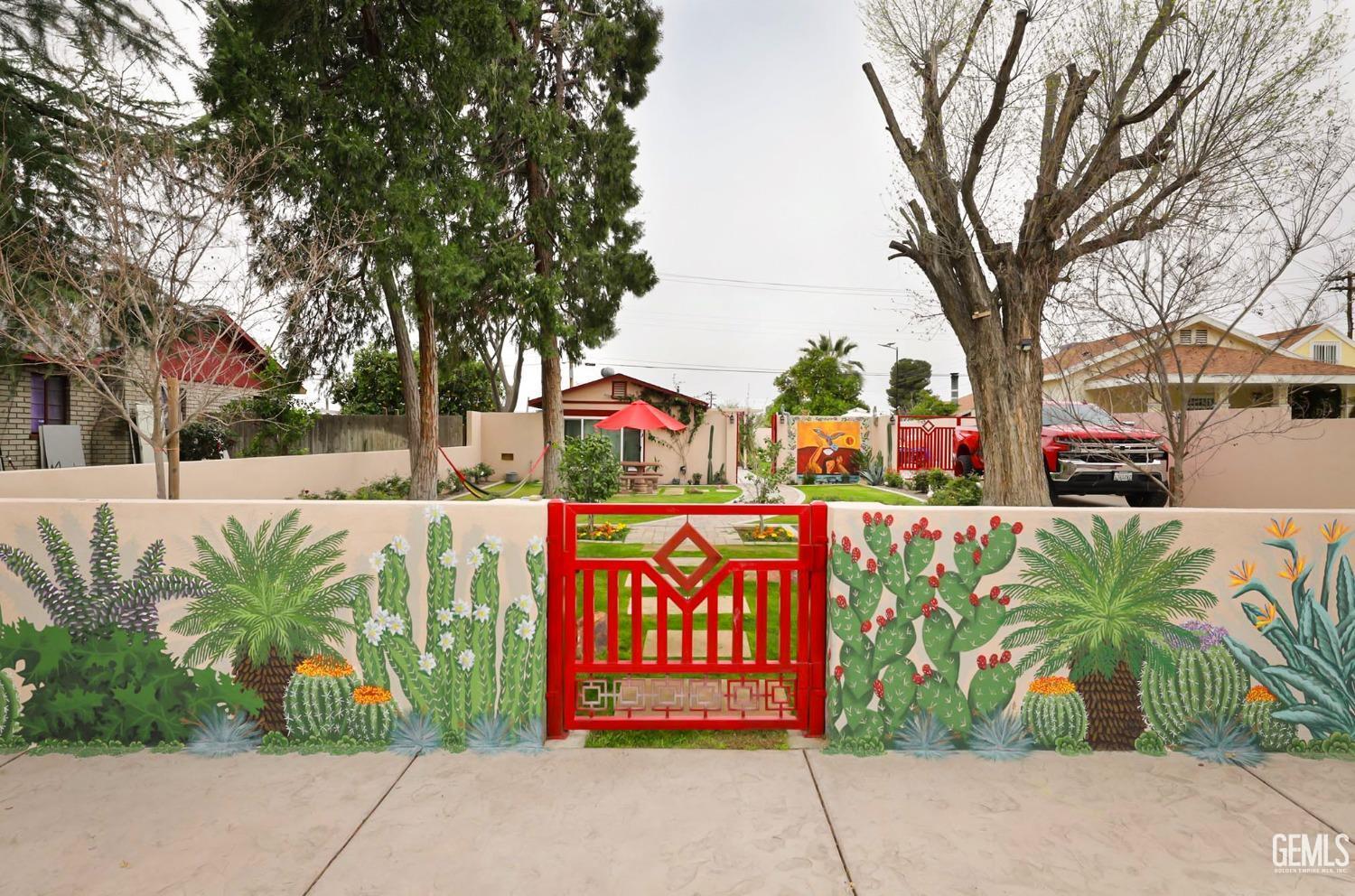 1402 Castaic Ave, Pending in Bakersfield - eXp Realty
