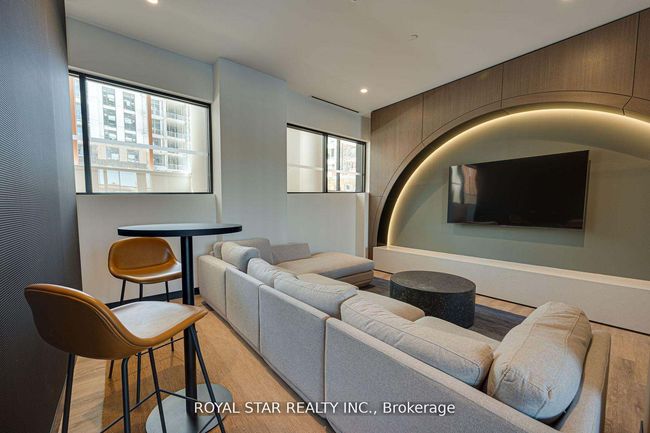 B-2313 - 7950 Bathurst St, Condo with 2 bedrooms, 1 bathrooms and 1 parking in Thornhill ON | Image 9