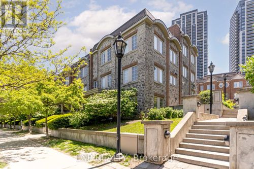 th23-93 Queens Dr, York, ON, M9N2H5 | Card Image