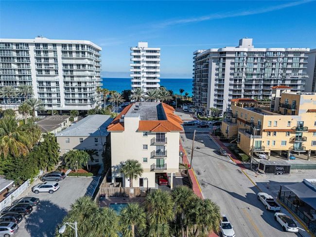 APT-202 - 8900 Collins Ave, Condo with 3 bedrooms, 2 bathrooms and null parking in Surfside FL | Image 20