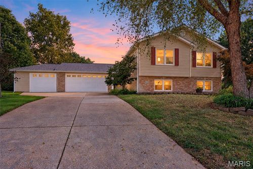 910 Summer Leaf Drive, St Peters, MO, 63376 | Card Image