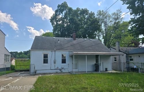 21615 Ridgeway St, Saint Clair Shores, MI, 48080-4081 | Card Image
