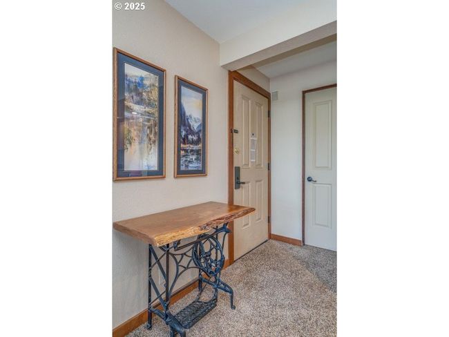 18575 Sw Century Dr, Condo with 1 bedrooms, 1 bathrooms and null parking in Bend OR | Image 4