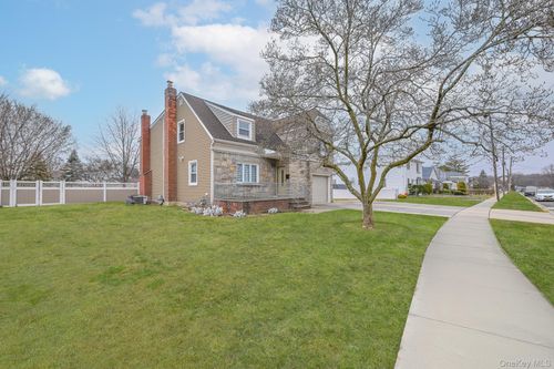 100 Morris Pkwy, Valley Stream, NY, 11580-2621 | Card Image