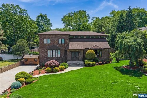 31 Forest Hills Way, Cedar Grove, NJ, 07009-2043 | Card Image