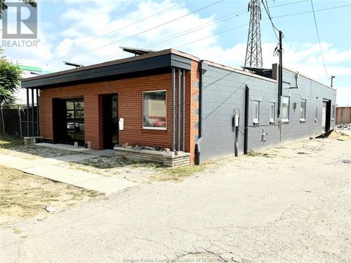 1090 Crawford Ave, Windsor, ON, N9A5C9 | Card Image