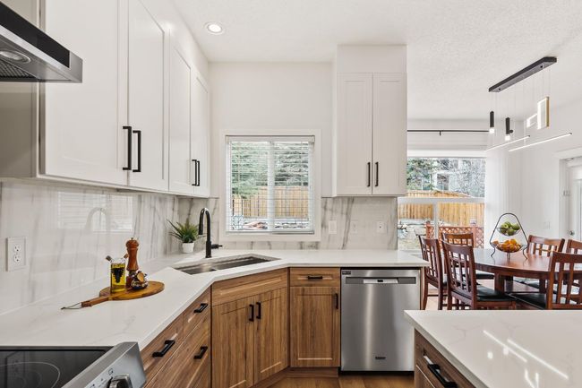 137 St Moritz Pl Sw, House other with 5 bedrooms, 4 bathrooms and 4 parking in Calgary AB | Image 9