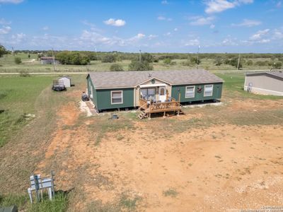 207 Persimmon Dr, House other with 3 bedrooms, 2 bathrooms and null parking in Pleasanton TX | Image 2