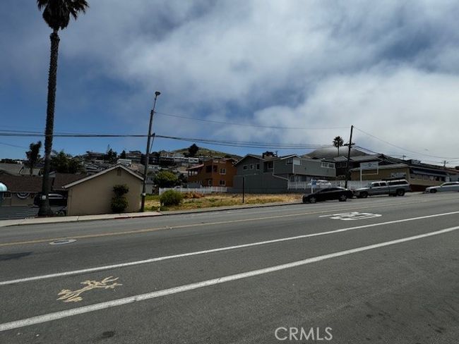 View of lot from across the street. | Image 9
