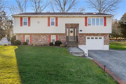 11 Pat Dr, Lincoln, RI, 02865-2233 | Card Image
