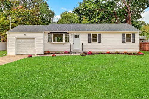 1119 Nugent Ave, Bay Shore, NY, 11706-1338 | Card Image