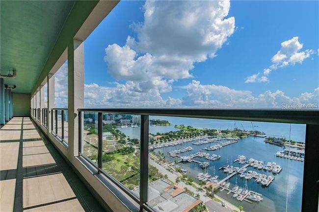 UNIT-2312 - 1 Beach Dr Se, Condo with 2 bedrooms, 2 bathrooms and null parking in ST PETERSBURG FL | Image 24