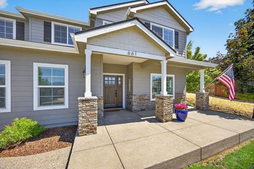 661 Forest Ridge Dr, Medford, OR, 97504-8085 | Card Image