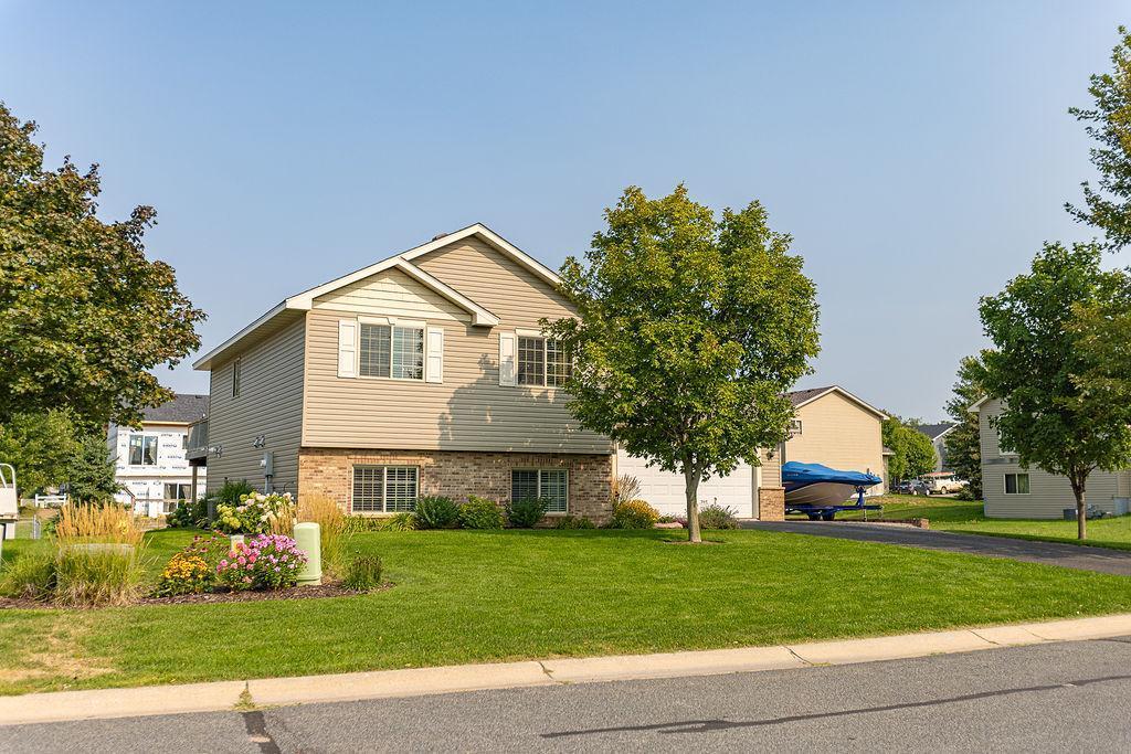 8th St, Winsted, MN 55395