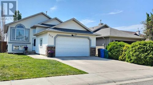 328 Grizzly Cres N, Lethbridge, AB, T1H0E5 | Card Image
