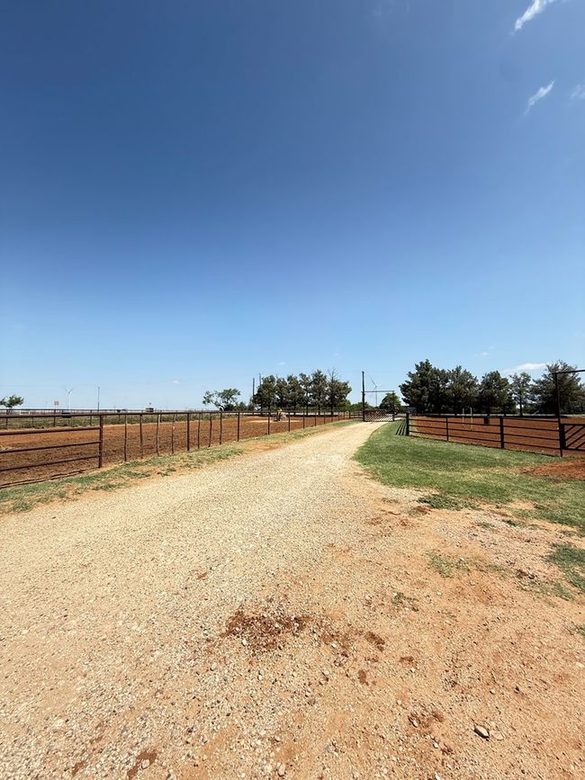 447 W Fm 1606, House other with 3 bedrooms, 2 bathrooms and 2 parking in Ira TX | Image 5