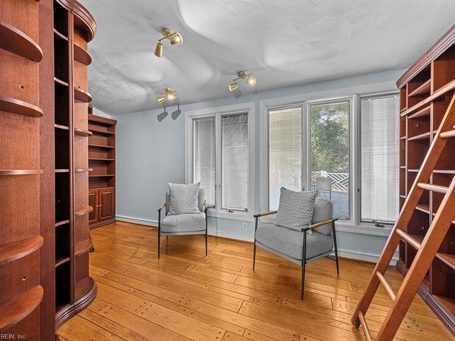 Library & Wine Tasting Room | Image 19