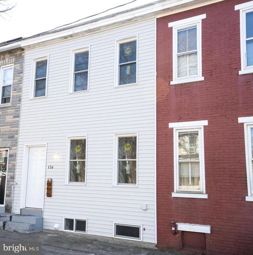 12 W 4th St, POTTSTOWN, PA, 19464-5220 | Card Image