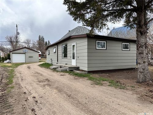 309 A Ave E, Wynyard, SK, S0A4T0 | Card Image