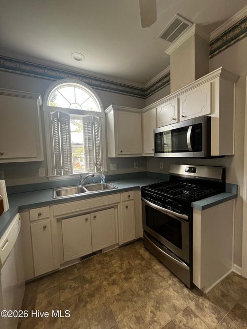 2105 Rail Ct, New Bern, NC, 28560-5451 | Card Image