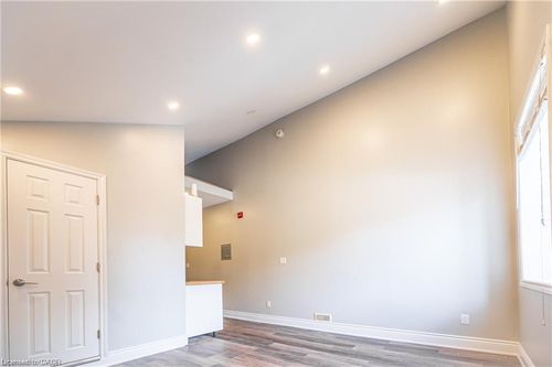 2-70 Victoria Ave S, Hamilton, ON, L8N2S7 | Card Image