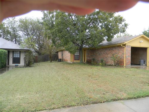 1121 Landsdale Ln, Saginaw, TX, 76179-3427 | Card Image