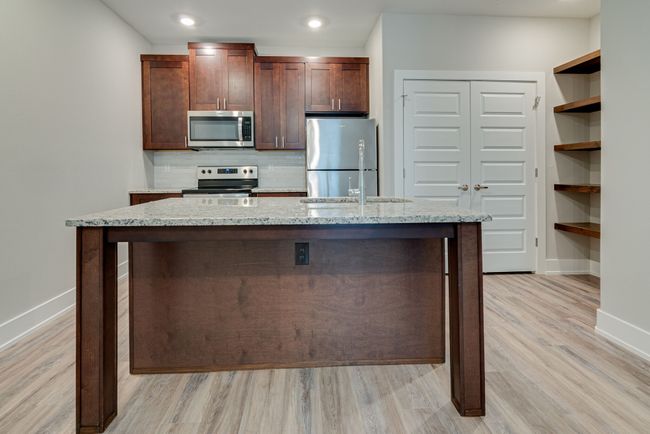 UNIT-105 - 115 W Jones St, Condo with 2 bedrooms, 2 bathrooms and null parking in Krum TX | Image 4