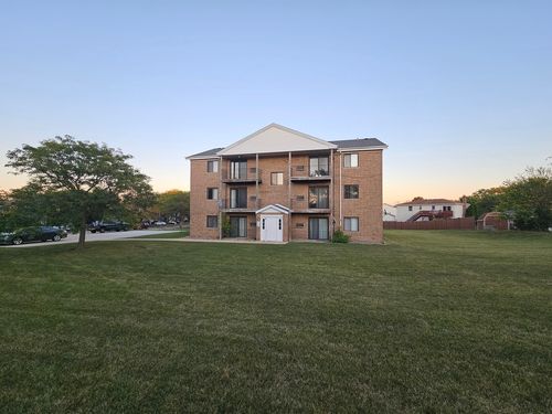 apt-2n-737 Lippert Ln, GLENDALE HEIGHTS, IL, 60139-2987 | Card Image