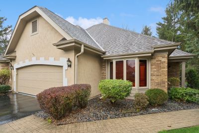 30 Pine Tree Lane, Townhouse with 2 bedrooms, 2 bathrooms and 2 parking in Burr Ridge IL | Image 1