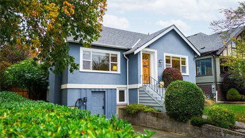 1102 Vista Hts, Victoria, BC, V8T2H4 | Card Image
