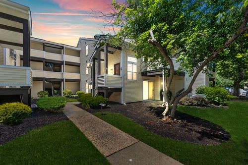 10-121 Country Club Dr, Union, NJ, 07083-8744 | Card Image