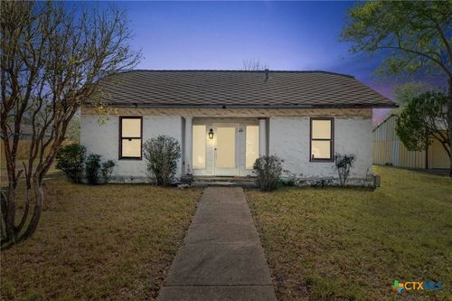 809 S Pecan Ave, Luling, TX, 78648-3332 | Card Image