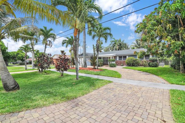 324 Davis Rd, House other with 5 bedrooms, 2 bathrooms and null parking in Palm Springs FL | Image 11