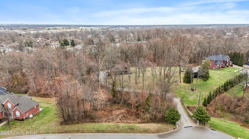 7904 Briscoe Woods Dr, Louisville, KY, 40228-2611 | Card Image