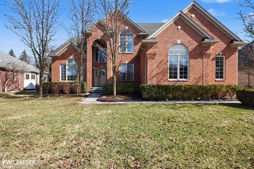 57240 Covington Dr, Washington Township, MI, 48094-3158 | Card Image