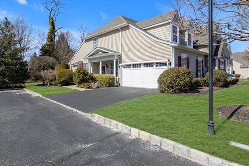 25 Durham Ln, Bayport, NY, 11705-1256 | Card Image