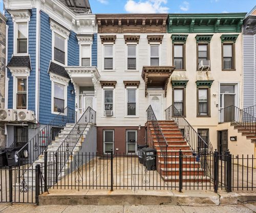 1572 Bergen Street, New York, NY, 11213 | Card Image