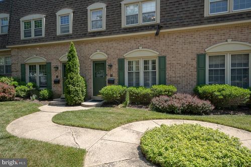 8b-207 Bloomingdale Ave, WAYNE, PA, 19087-4008 | Card Image