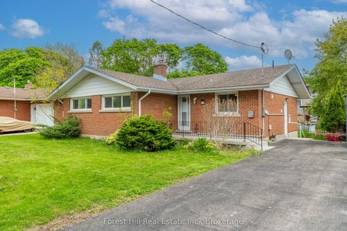 110 Stonybrook Dr, Kitchener, ON, N2M4L7 | Card Image