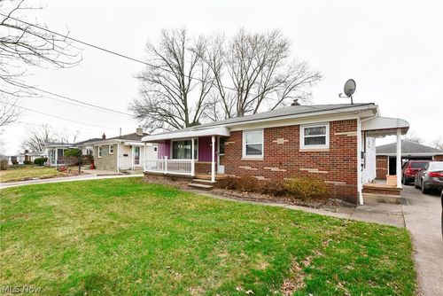 490 Stephens Rd, Akron, OH, 44312-2140 | Card Image