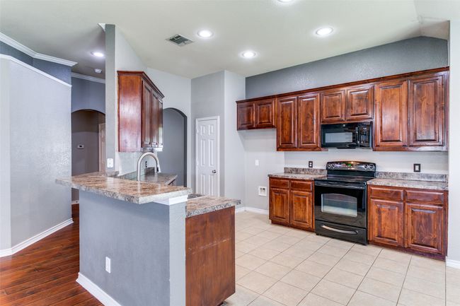 No bumping elbows here, there is plenty of room for everyone to cook and gather. | Image 13