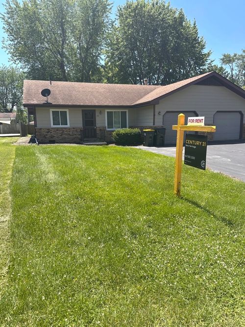 313 South Avenue, Hampshire, IL, 60140 | Card Image