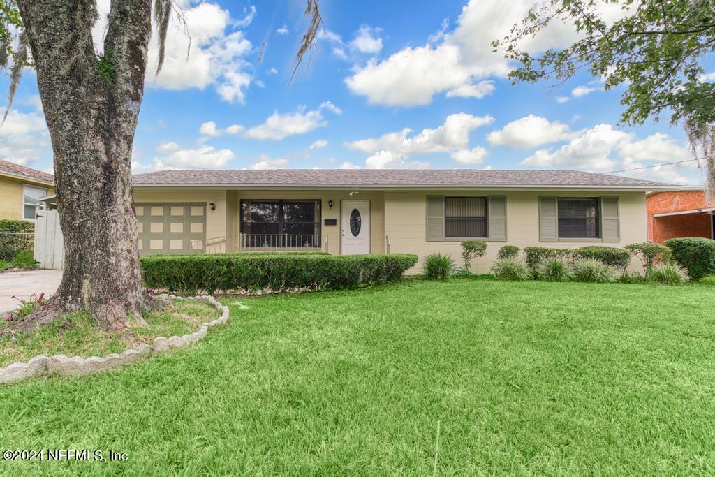 Rhone Dr, Jacksonville, FL 32208