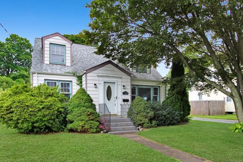 72 Hayes Dr, Milford, CT, 06460-4131 | Card Image