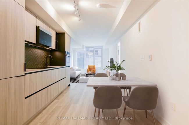 507 - 2 Augusta Ave, Condo with 2 bedrooms, 2 bathrooms and 1 parking in Toronto ON | Image 5