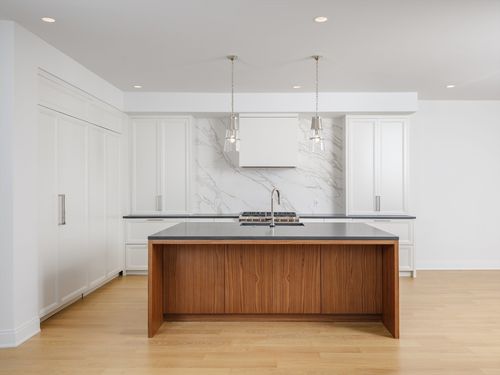 303-100 Linden St, Wellesley, MA, 02482-7901 | Card Image
