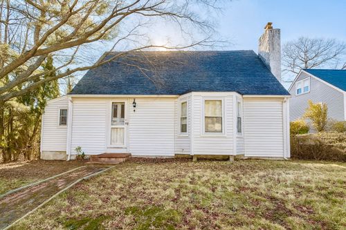 2 Manhassett Trl, Shelton, CT, 06484-4907 | Card Image