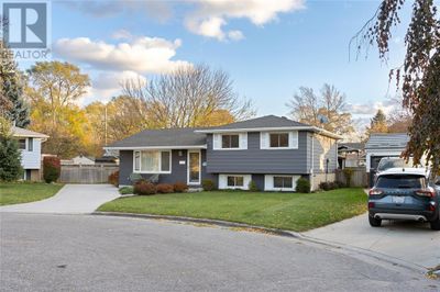 1103 Highway Dr E, Home with 3 bedrooms, 2 bathrooms and null parking in Sarnia ON | Image 2