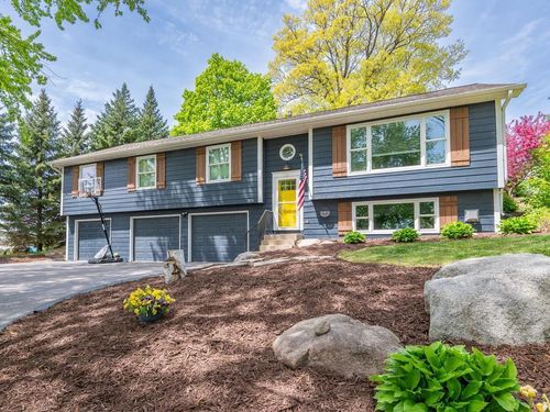 1036 Sunny Ridge Dr, Carver, MN, 55315-9355 | Card Image