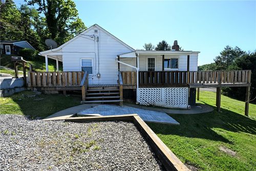 10415 Lilac St, Irwin, PA, 15642-4351 | Card Image
